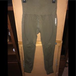 GYMSHARK olive green/ high-waisted leggings.